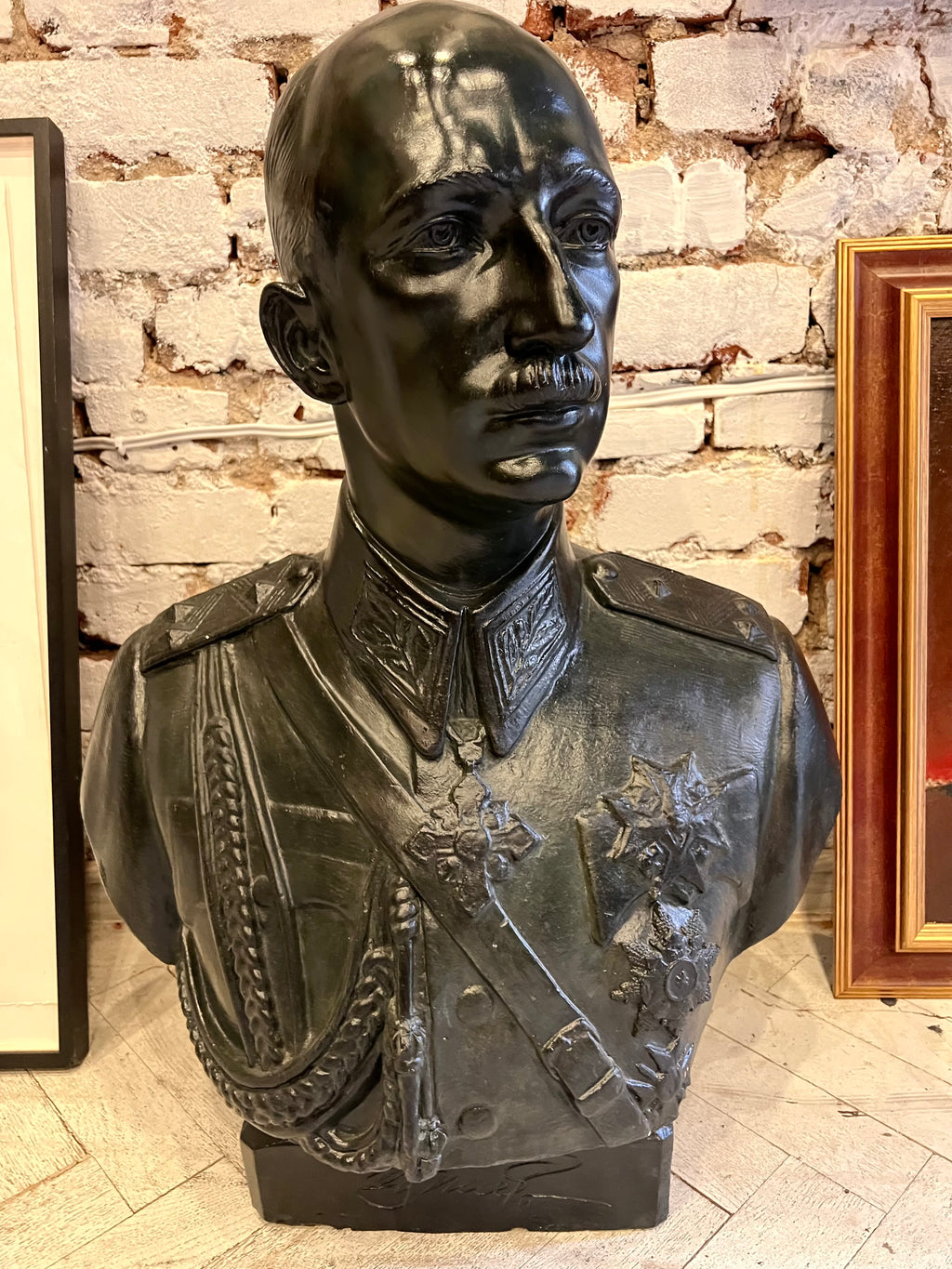 Кирил Тодоров -"Бюст на Цар Борис III"